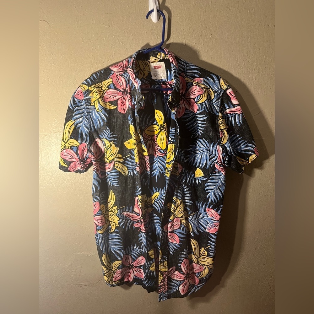 𝅺MEN'S Levi's button up